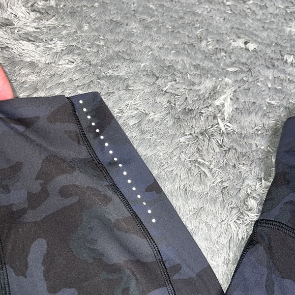 Lululemon Camo Print Cropped Leggings W/Side Pockets - Picture 3 of 9
